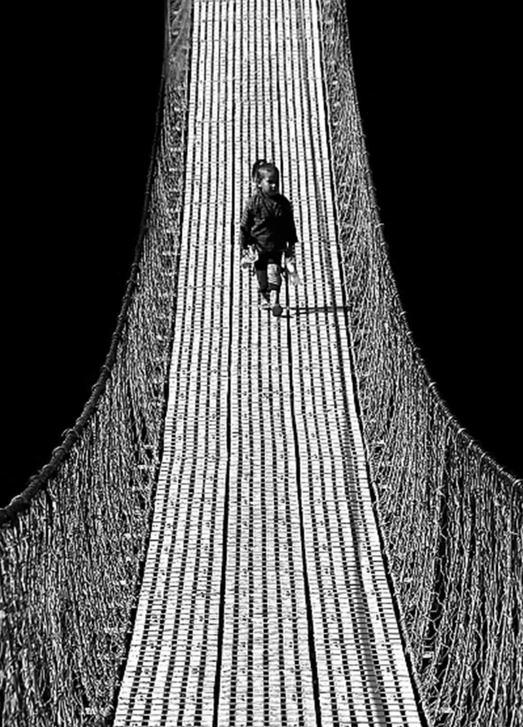Canvastavla - Walking Down The Bridge