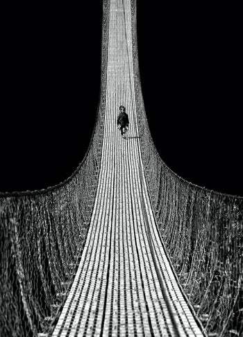 Ljuddämpande tavla - Walking Down The Bridge